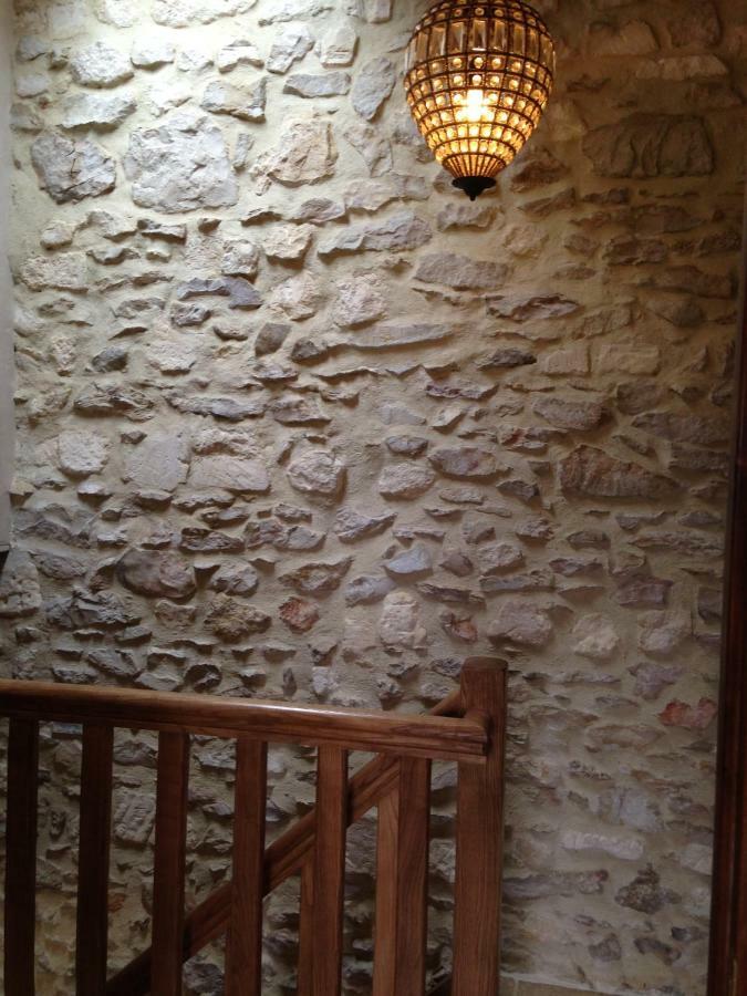 Maison De Charme Dans Domaine 17Eme Tarascon Exterior photo