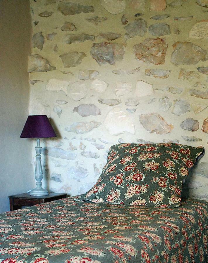 Maison De Charme Dans Domaine 17Eme Tarascon Exterior photo